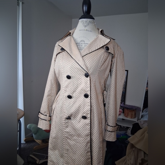 Chic Apricot and Black Polka Dot Trench Coat - Picture 5 of 10